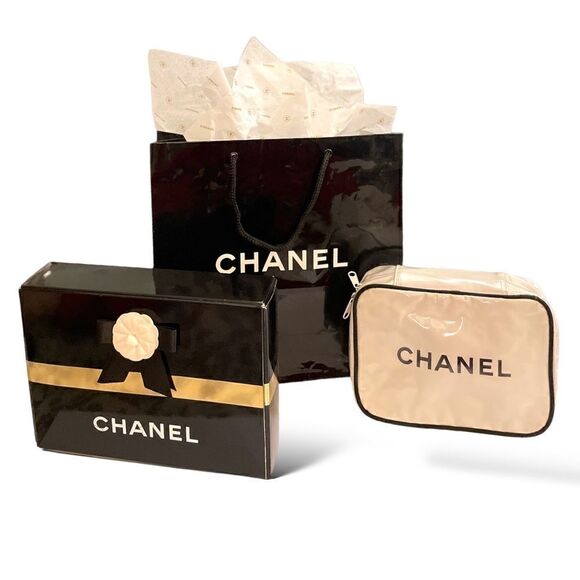 CHANEL Vintage Make-up Case - Picture 1 of 9